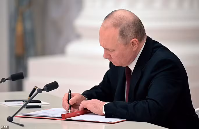 Tổng thống Ukraine thất vọng với phương Tây -0