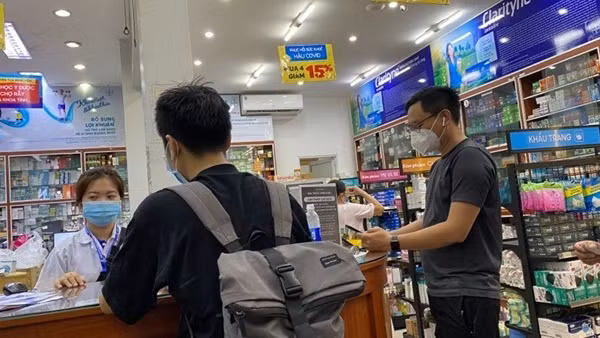 Vẫn đang đợi hướng dẫn để đưa thuốc Molnupiravir đến tay người dân có nhu cầu ảnh 2