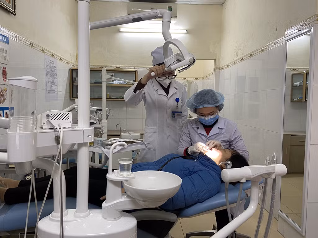 Những người thầy thuốc mang sắc phục Công an -0