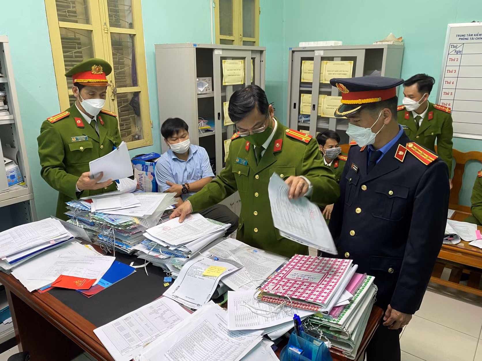 Đình chỉ sinh hoạt Đảng Giám đốc và Kế toán trưởng CDC Thừa Thiên-Huế -0