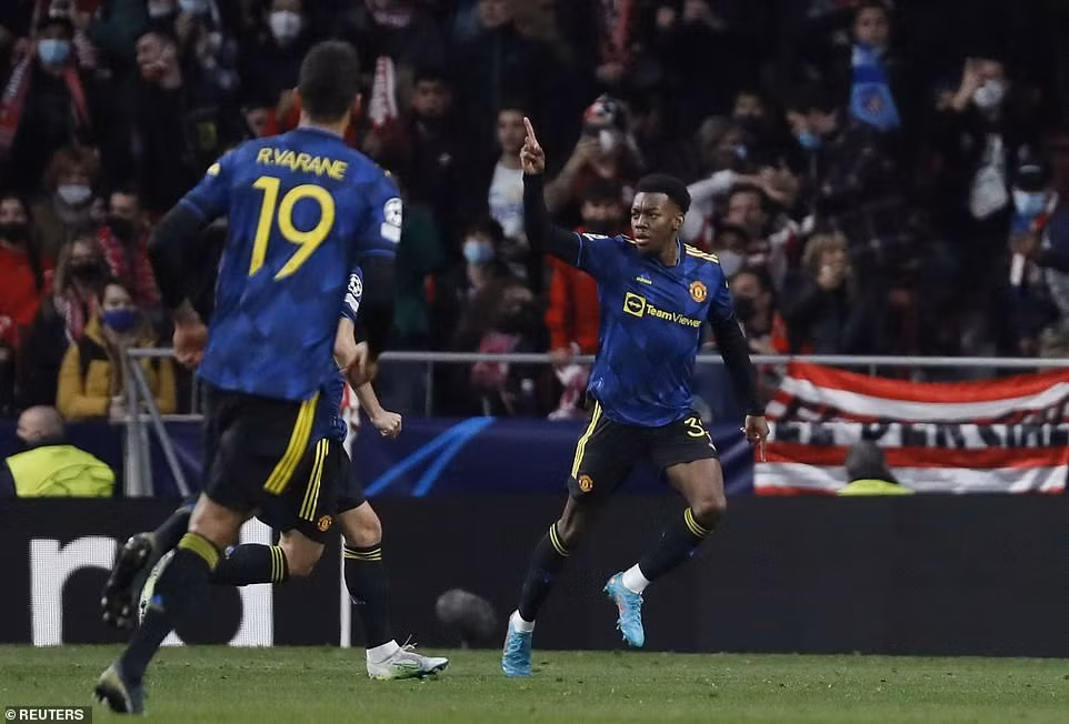 Man Utd thoát thua nhờ 