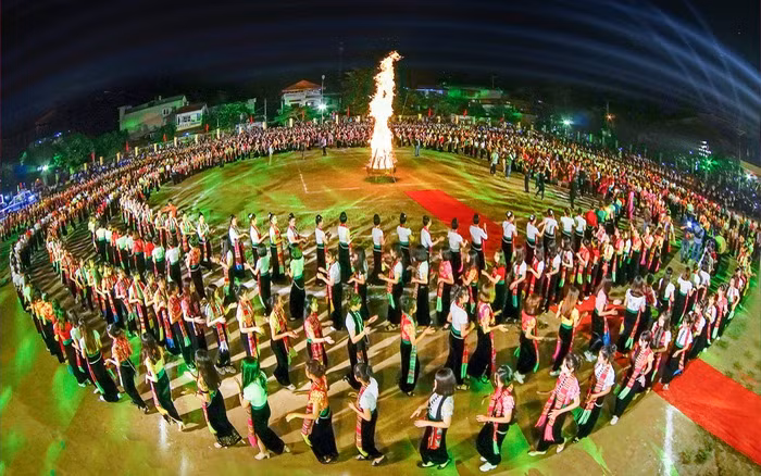 “Không xòe trời xuân qua đi” -0