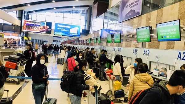 Chuyến bay chở những du khách quốc tế đầu tiên đã đến Việt Nam ảnh 2