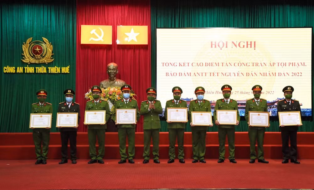 Khen thưởng nhiều tập thể, cá nhân trong đợt cao điểm phòng chống tội phạm -0