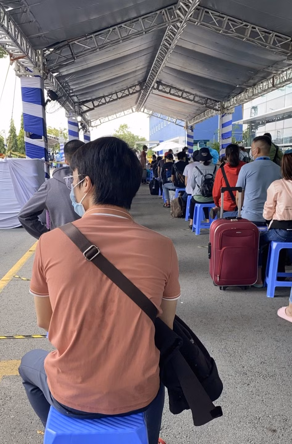 Bát nháo “cò” tìm việc -0