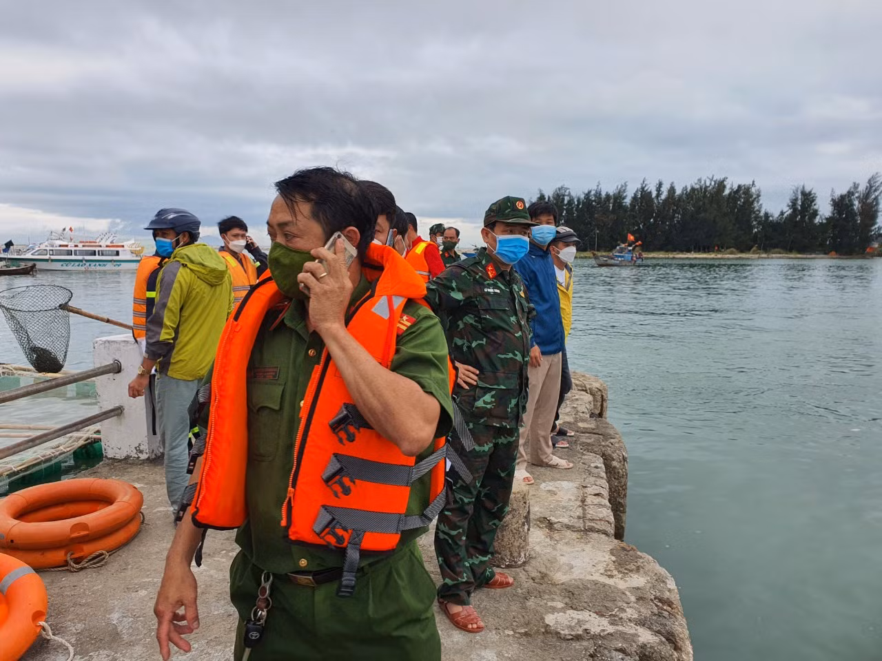 Hội An: Lật ca nô chở 39 người ở biển Cửa Đại, hơn 10 người thương vong và mất tích -0