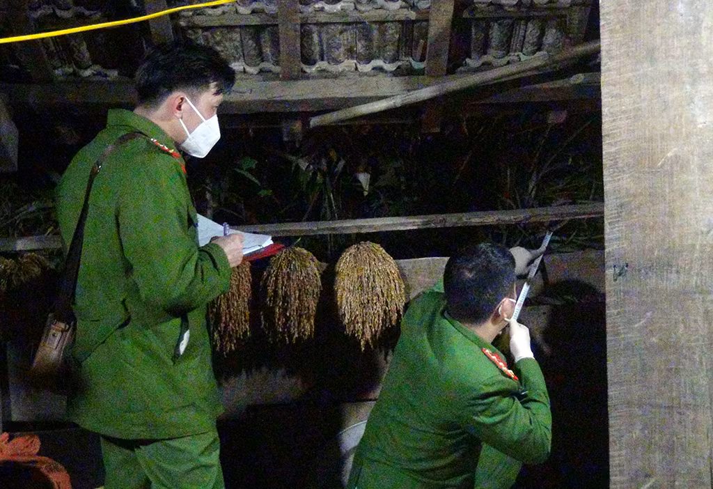 Bố chồng tự sát sau khi bắn chết con dâu -0