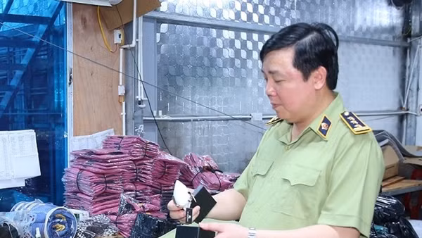 Vì sao Cục trưởng QLTT Ninh Bình bị khởi tố?