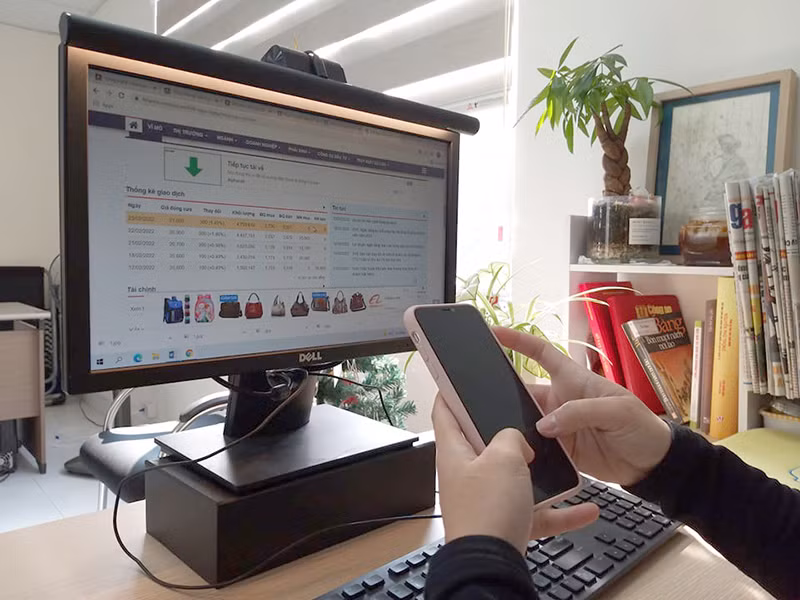 Sốc với phí tin nhắn SMS banking tiền triệu mỗi tháng -0