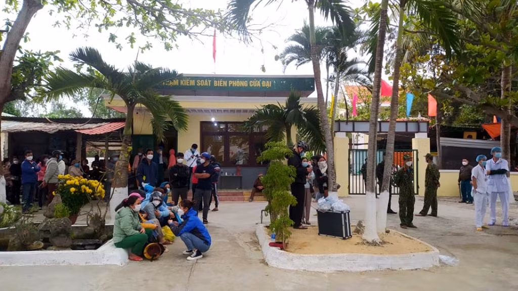 Ca nô lập úp trên biển Cửa Đại – Hội An: Đã vớt được 33 người, 11 người tử vong vẫn còn 6 người mất tích -2