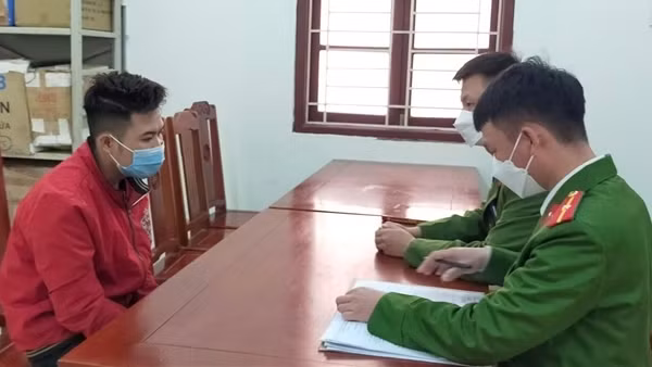 Mất 1,5 tỷ đồng vì làm theo hướng dẫn của kẻ giả danh Công an ảnh 2