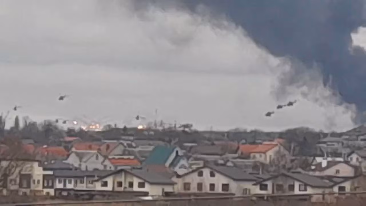 Sân bay gần Kiev&nbsp;bị không kích -0