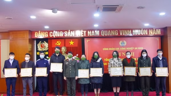Cục Cảnh sát quản lý trại giam, cơ sở giáo dục bắt buộc, trường giáo dưỡng tôn vinh “người lao động giỏi” ảnh 8