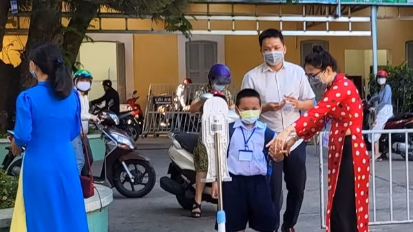 Hơn 17.000 trẻ em Hà Nội mắc COVID-19 ảnh 1