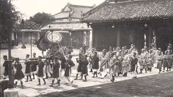Ân điển vua ban ảnh 3