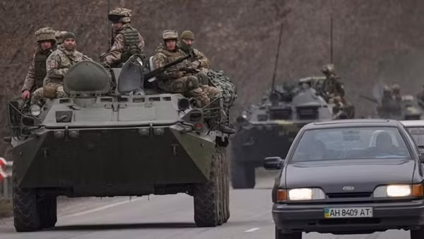 Ukraine khoe video phá hủy đoàn xe quân sự hơn 100 chiếc của Nga ảnh 2