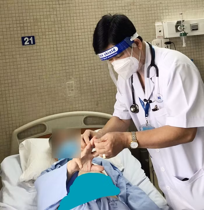 Trọn vẹn màu áo trắng thiện lương -0