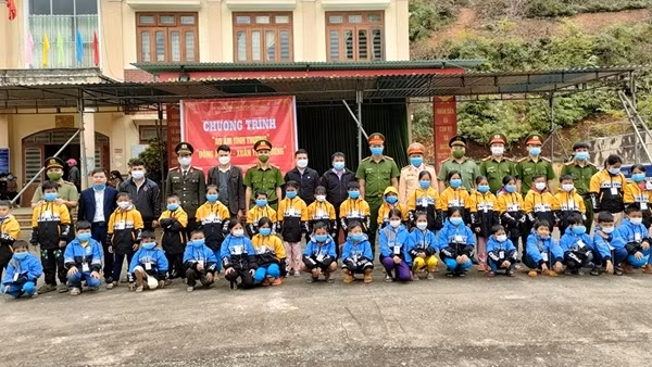 Yên bình biên giới Tây Giang