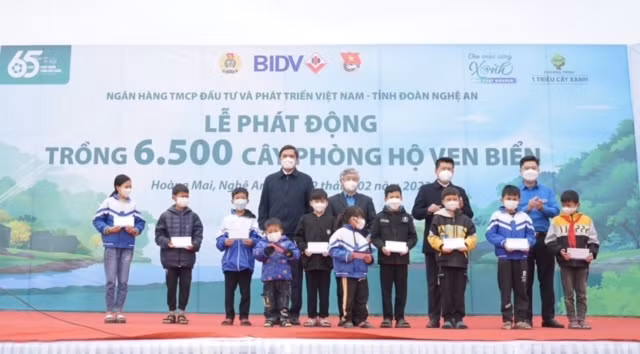 Chương trình “1 triệu cây xanh”: BIDV trồng&nbsp;6.500 cây phòng hộ ven biển tại&nbsp;Nghệ An -0