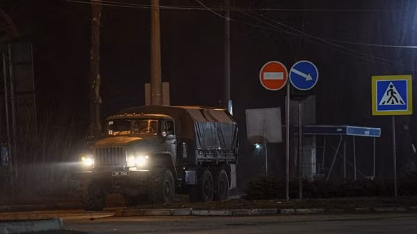 Tổng thống Putin kêu gọi quân đội Ukraine chiếm quyền kiểm soát đất nước ảnh 27
