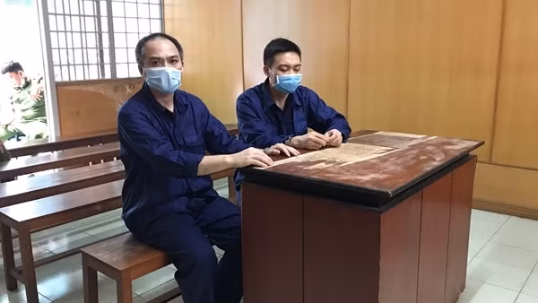 Sản xuất, buôn bán phụ tùng xe máy giả, cả chủ lẫn thợ lãnh án