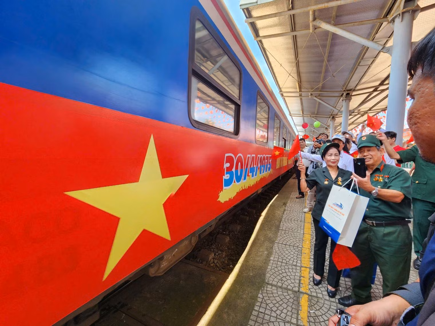 Biểu tượng của non sông liền một dải sống lại giữa lòng thành phố bên sông Hàn -0