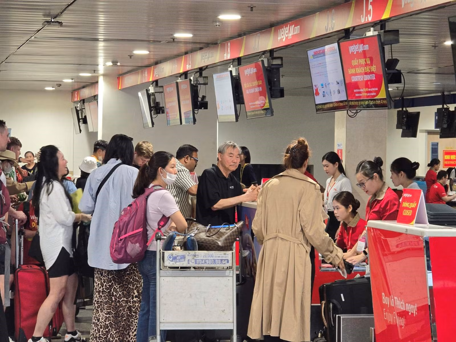 Chuyển giao thành công hoạt động khai thác dịch vụ mặt đất tại sân bay Tân Sơn Nhất -0