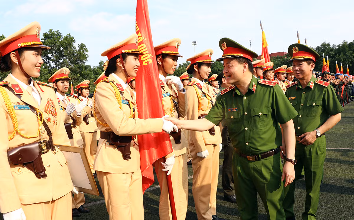 Khen thưởng hơn 2.700 tập thể, cá nhân xuất sắc trong công tác diễu binh, diễu hành Đại lễ 30-4 -0