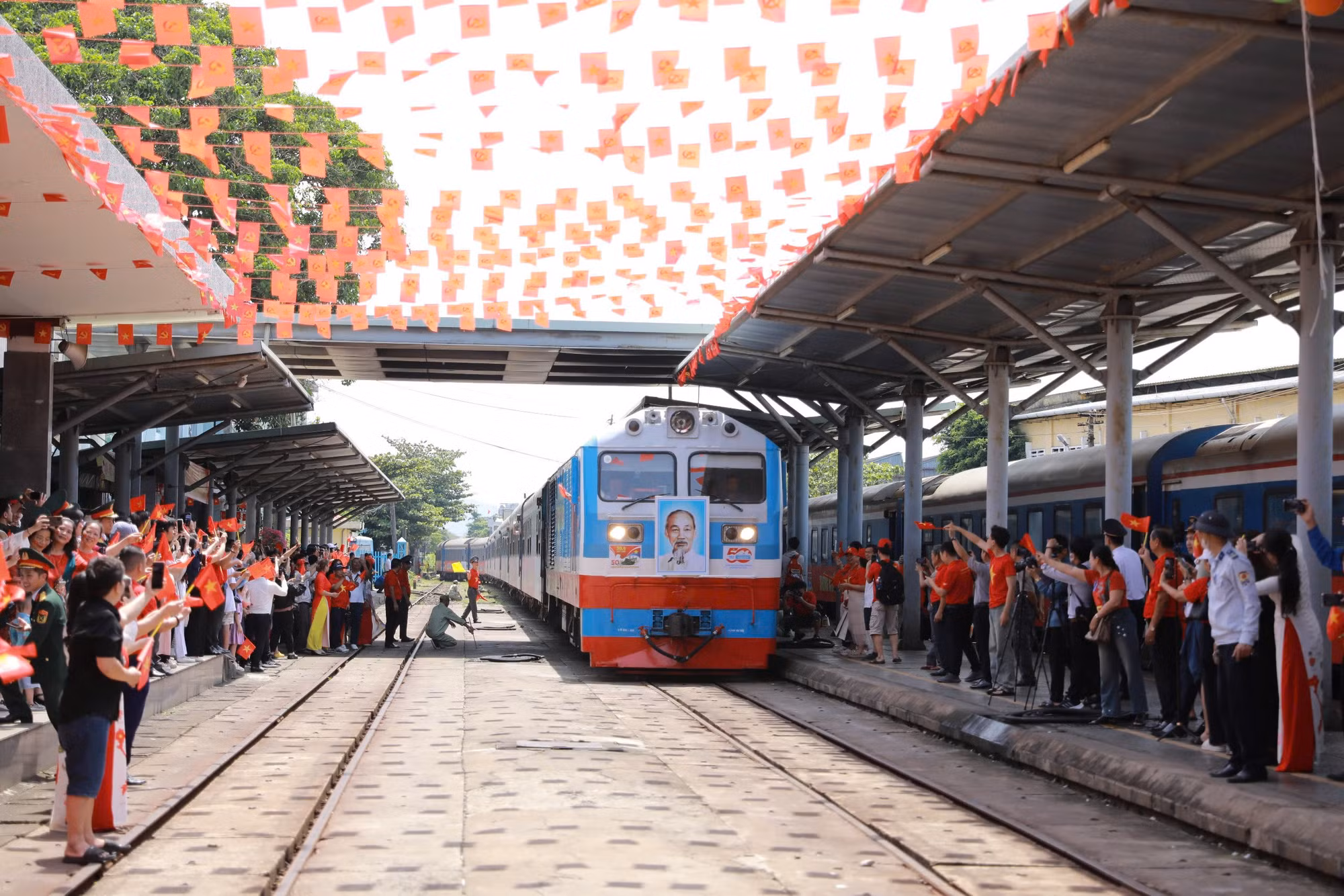 Biểu tượng của non sông liền một dải sống lại giữa lòng thành phố bên sông Hàn -0