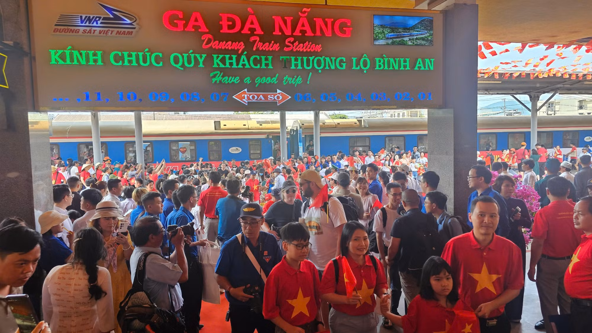 Biểu tượng của non sông liền một dải sống lại giữa lòng thành phố bên sông Hàn -0