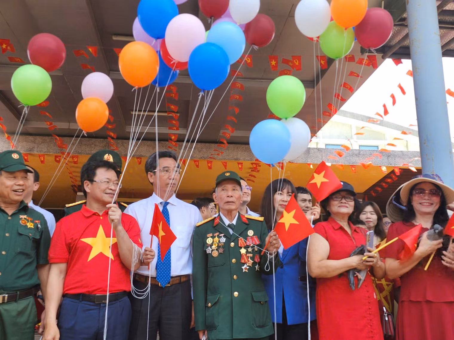 Biểu tượng của non sông liền một dải sống lại giữa lòng thành phố bên sông Hàn -0
