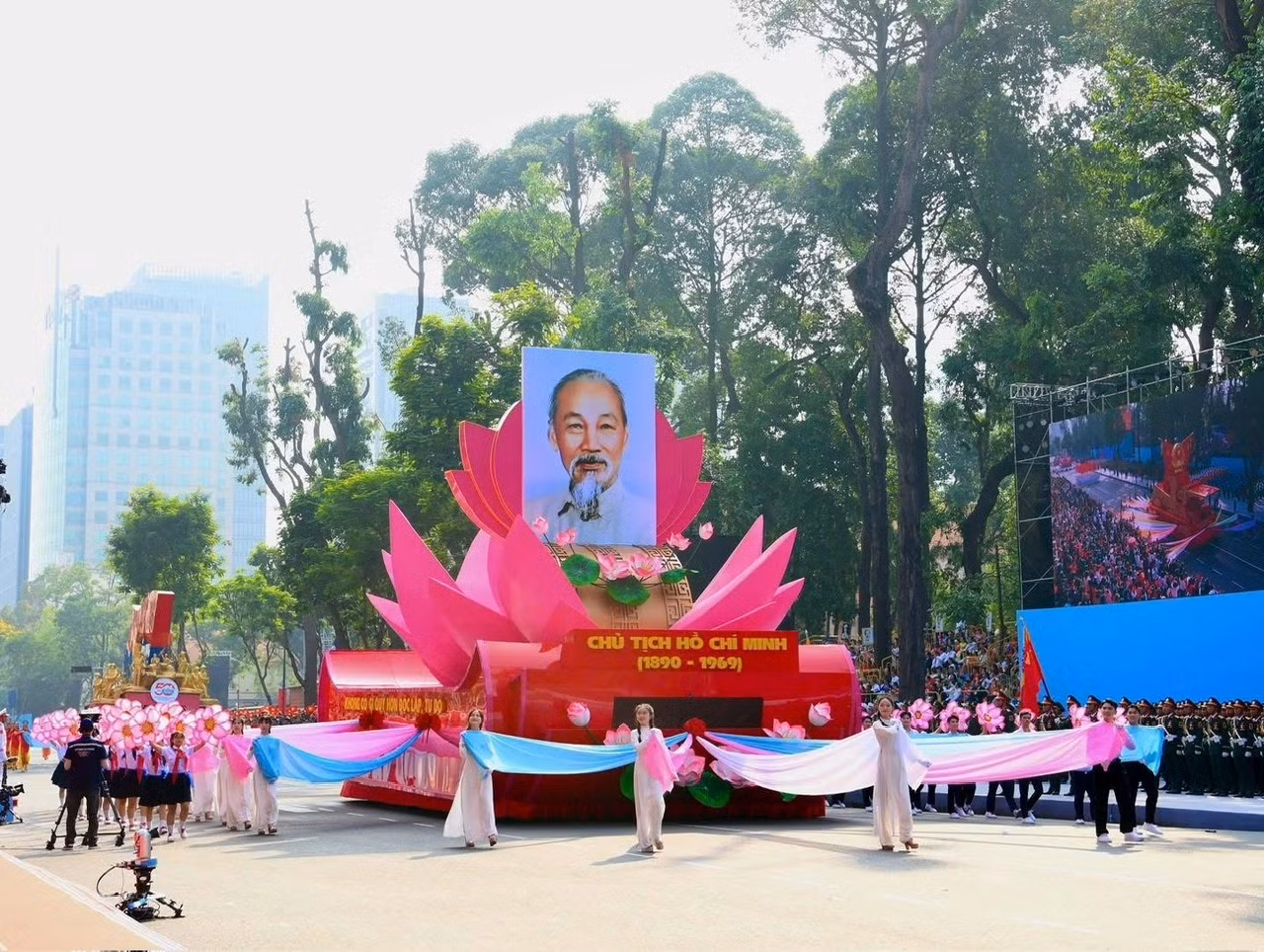Những hình ảnh diễu binh, diễu hành ngày 30/4 rất đẹp -0