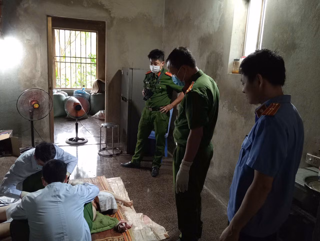 Nghịch sử sát hại mẹ ruột để lấy tiền mua thuốc tự tử -0