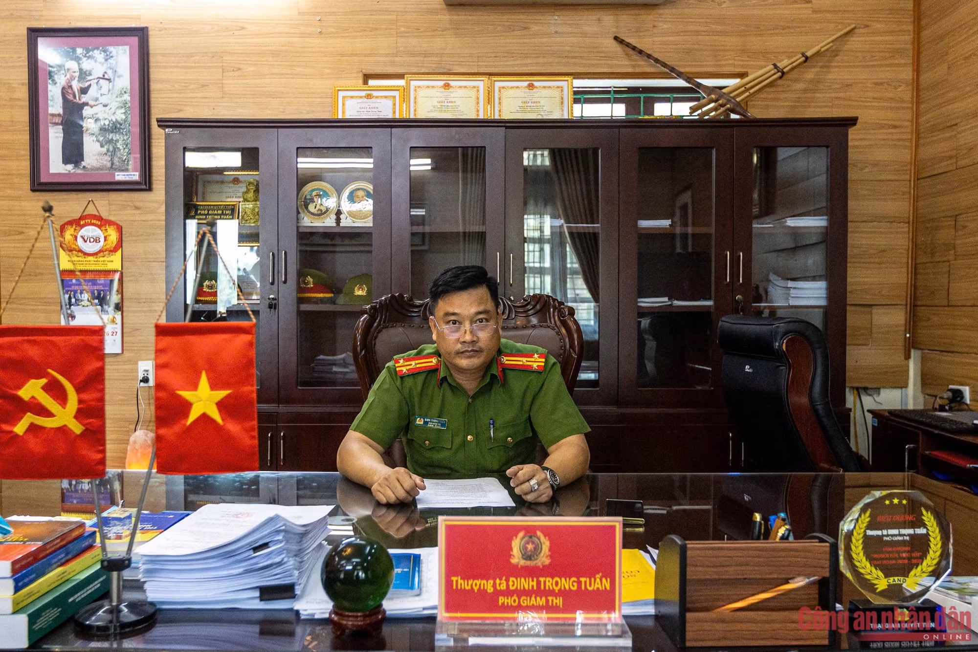 Thấp thỏm mong đến ngày về -0