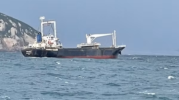 Kịp thời cứu nạn 17 thuyền viên Việt Nam trôi dạt trên vùng biển Nha Trang