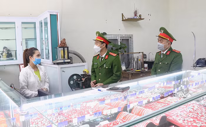 Giả mạo hóa đơn ngân hàng để lừa đảo chiếm đoạt tài sản -0