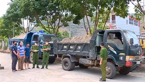 Tăng cường đấu tranh với “cát tặc” ảnh 3