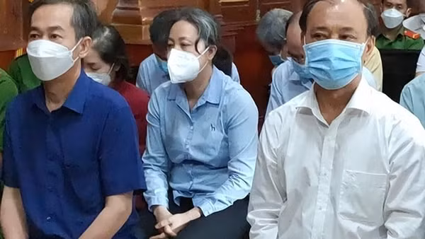 Cựu Giám đốc Sở Xây dựng xin hoãn phiên tòa vì "yếu, khó thở" ảnh 1
