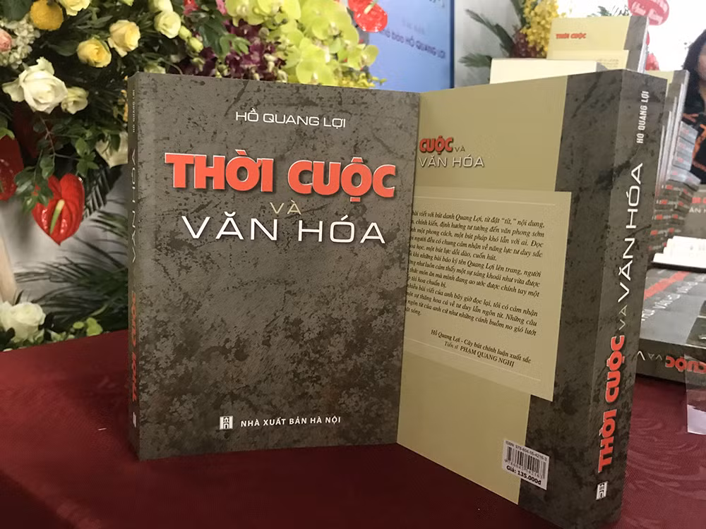 Hồ Quang Lợi : Từ “chảo lửa chiến tranh” đến những bài văn đầy mỹ cảm -0