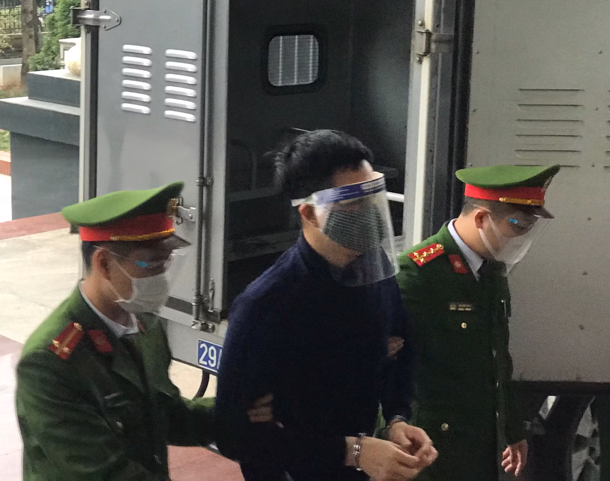 Cựu Chủ tịch TP Hà Nội Nguyễn Đức Chung bị đề nghị từ 10-12 năm tù trong vụ mua chế phẩm Redoxy 3C -0