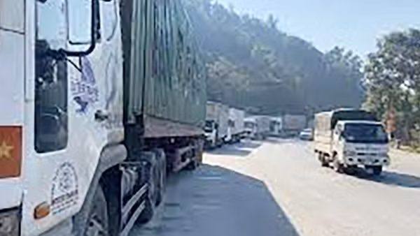 Tháo gỡ khó khăn hoạt động thông quan hàng hóa tại cửa khẩu biên giới phía Bắc ảnh 2