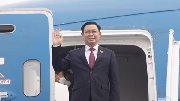 Chủ tịch Quốc hội Vương Đình Huệ tặng quà và chúc Tết tại tỉnh Bến Tre ảnh 2