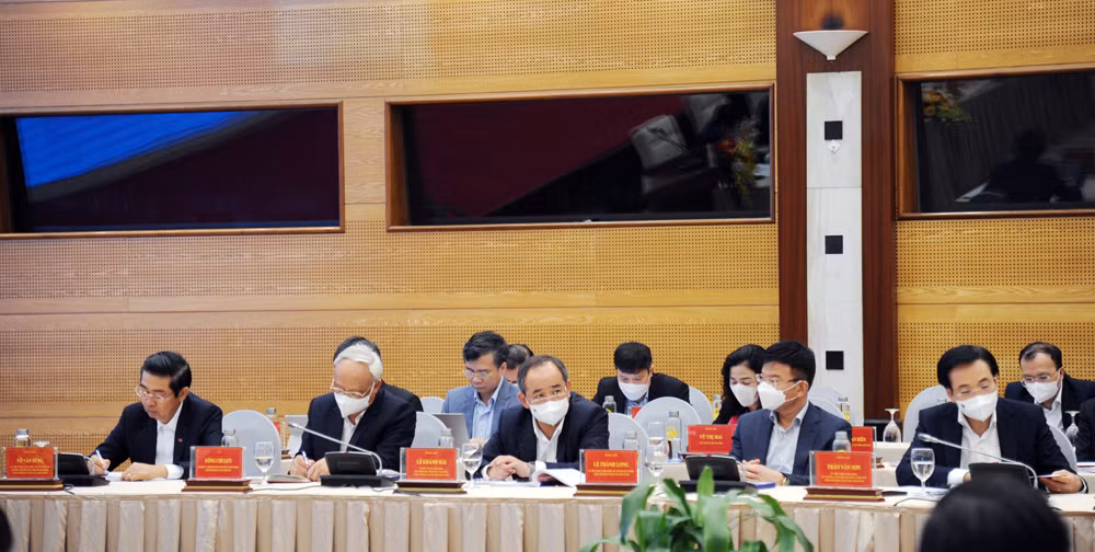 Xây dựng chủ nghĩa xã hội, đưa đất nước vươn tới tự do, hạnh phúc, tiến bộ -1