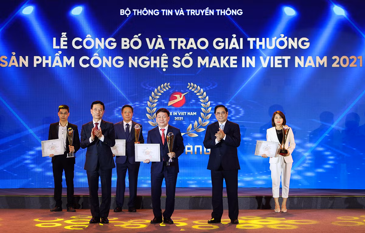 Thiếu tướng Lê Đăng Dũng:&nbsp;Viettel không bao giờ dừng lại ở mức gia công lắp ráp mà phải làm chủ công nghệ lõi -0