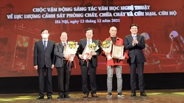 Trao giải Cuộc vận động sáng tác văn học nghệ thuật về Cảnh sát PCCC và CNCH