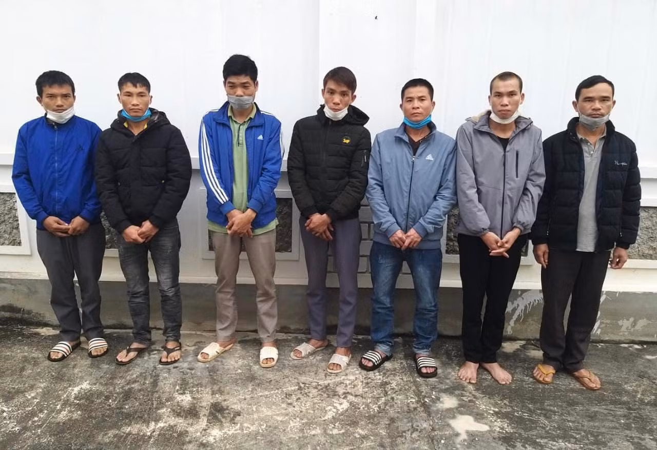 Triệt phá sới bạc dưới hình thức xóc đĩa, bắt giữ 13 đối tượng ảnh 2