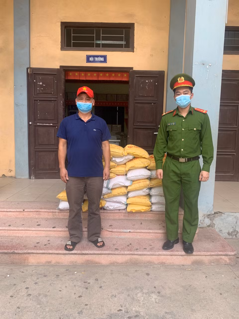 Công an quận Hoàng Mai vừa chống dịch hiệu quả, vừa đảm bảo an ninh trật tự -0