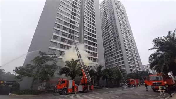 Diễn tập cứu hộ 200 người thoát khỏi sự cố cháy tầng hầm bệnh viện ảnh 15