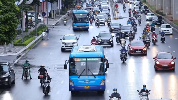 Buýt Hà Nội tìm nhiều cách hút khách, gỡ khó trong mùa dịch COVID-19