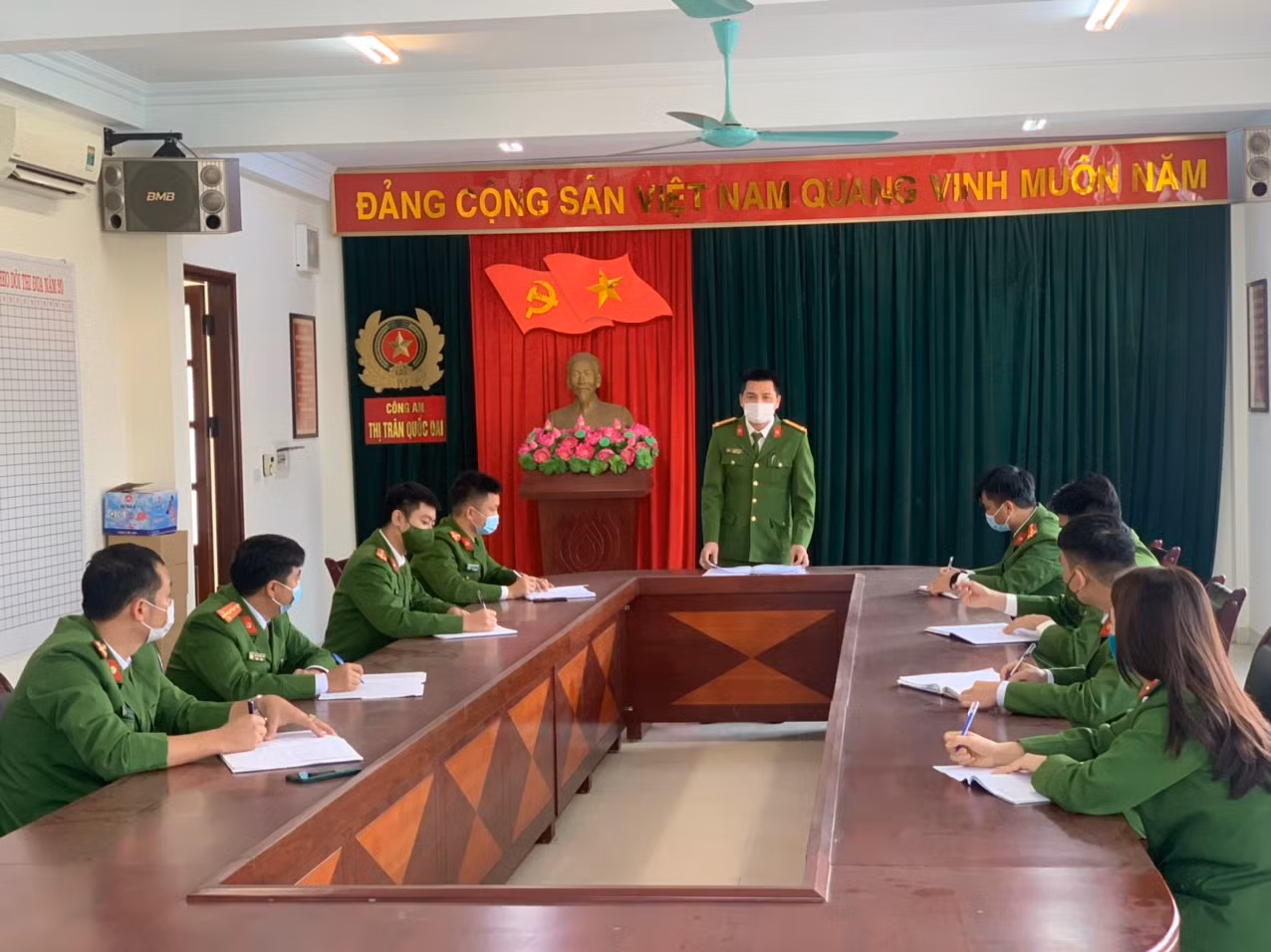 Những người vác tù và hàng tổng -0